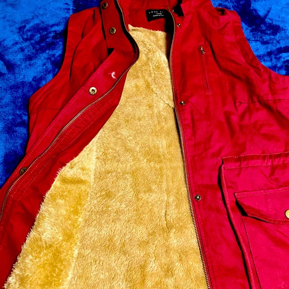 Love Free Vest - Picture 1 of 9